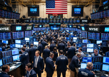 US stocks close deep in red, Dow tumbles 739 points on war jitters