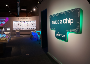 Micron stock soaring 6% today: should you buy before earnings?