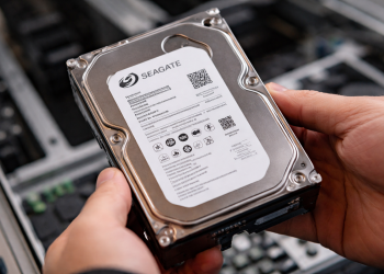 Seagate stock is crashing 7% today: why JP Morgan is bullish