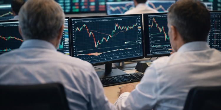 Dow ends up 220 points as Trump signals Iran exit, oil falls