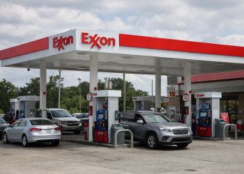 ExxonMobil stock slips as oil falls, but rally may not be over yet