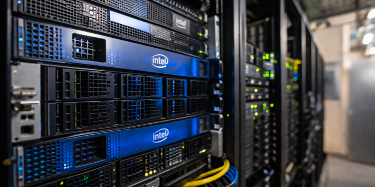 Intel stock continues its surge; is valuation too expensive?