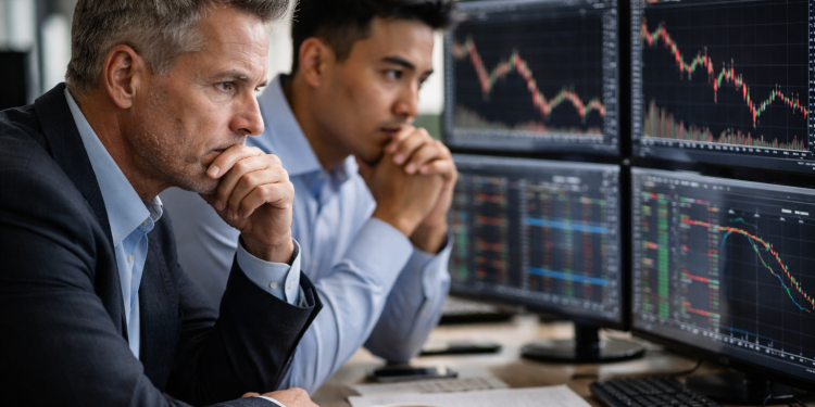 Dow Jones falls 179 pts as oil surge, tech slump hit stocks