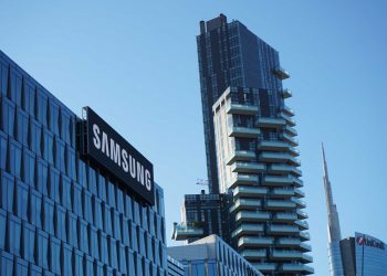Why KKR is pouring $820M into Samsung Group stocks despite risks?