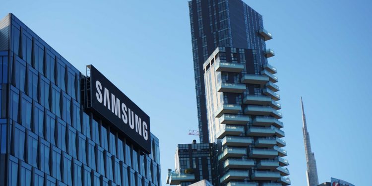 Why KKR is pouring $820M into Samsung Group stocks despite risks?