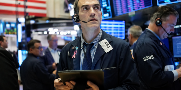 Hedge funds eye strongest monthly returns in over a decade