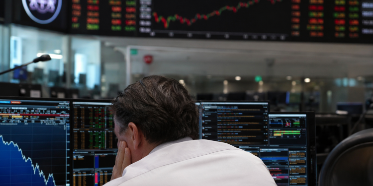 London’s FTSE 100 dips as utilities and miners drag index